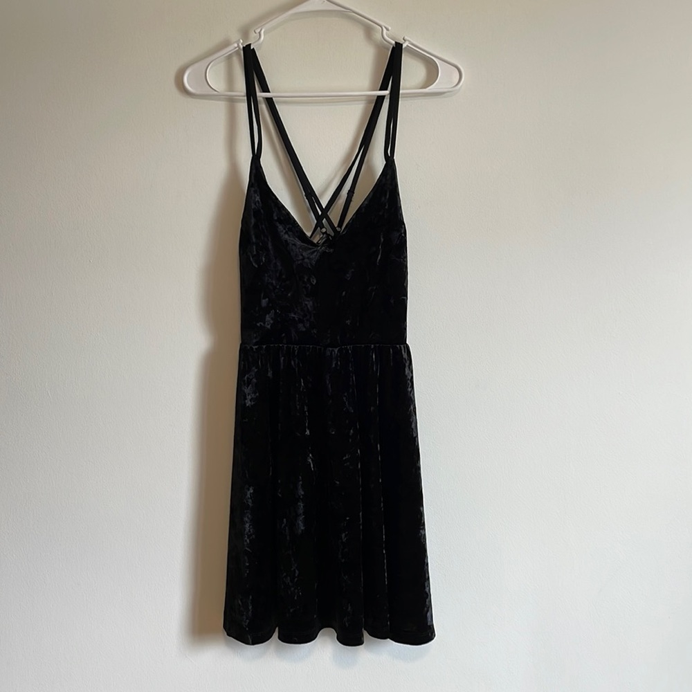NWT Black Velvet Forever 21 Velour Swing Dress Medium Elastic Black Straps Tank